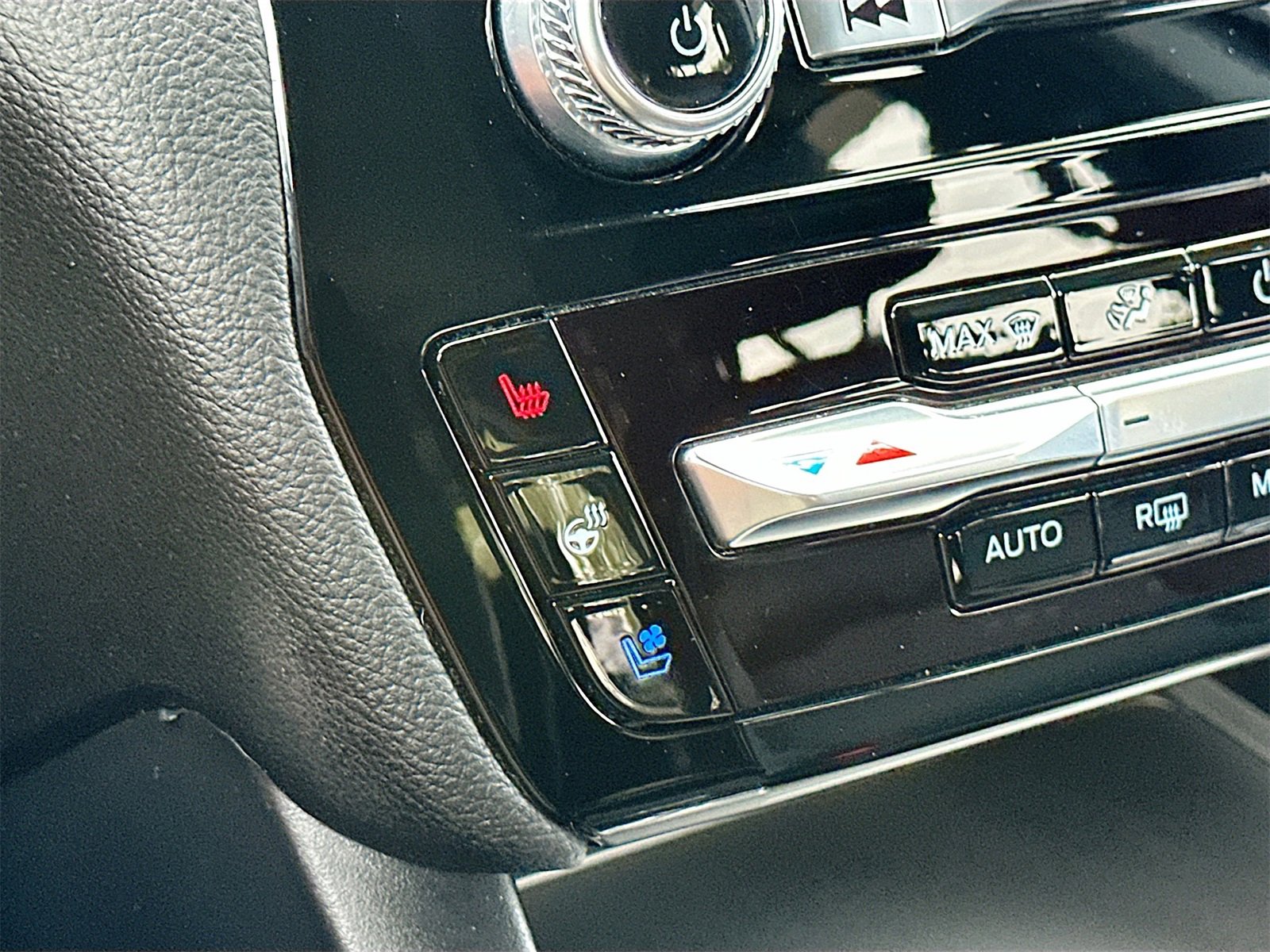 Used 2022 Ford Explorer Limited w/ Equipment Group 301A image 21