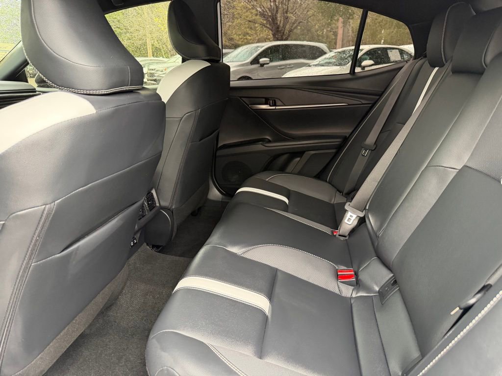 Used 2025 Toyota Camry SE FWD image 11