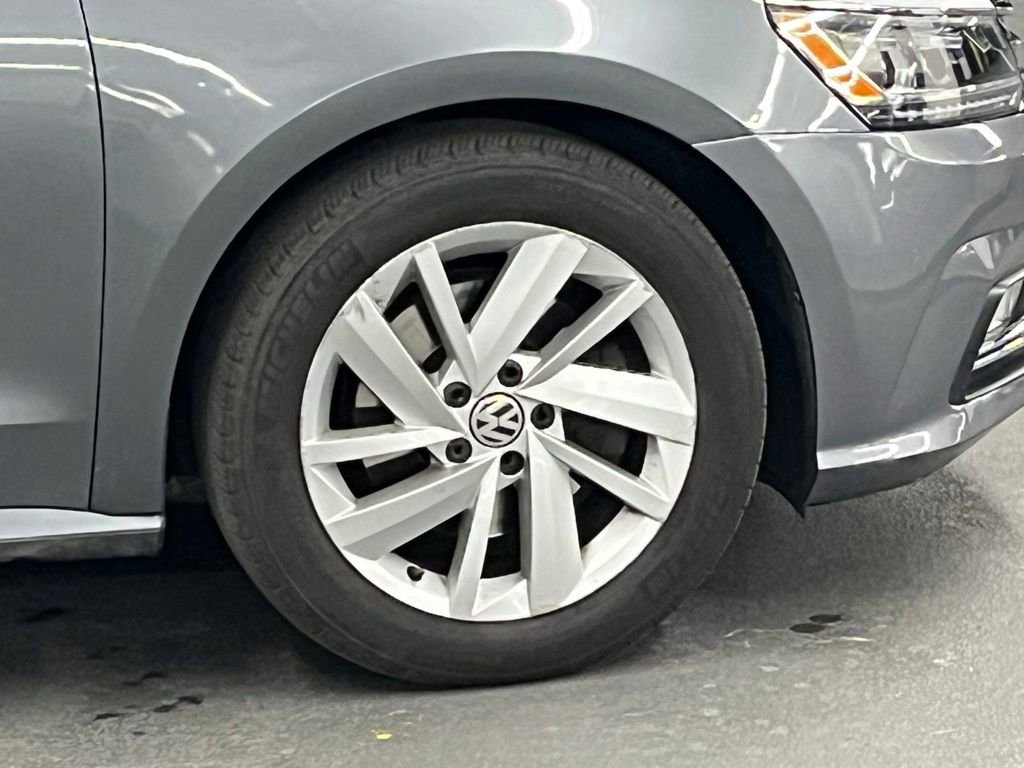 Used 2018 Volkswagen Passat 2.0T SE w/ SE Lighting Package image 34