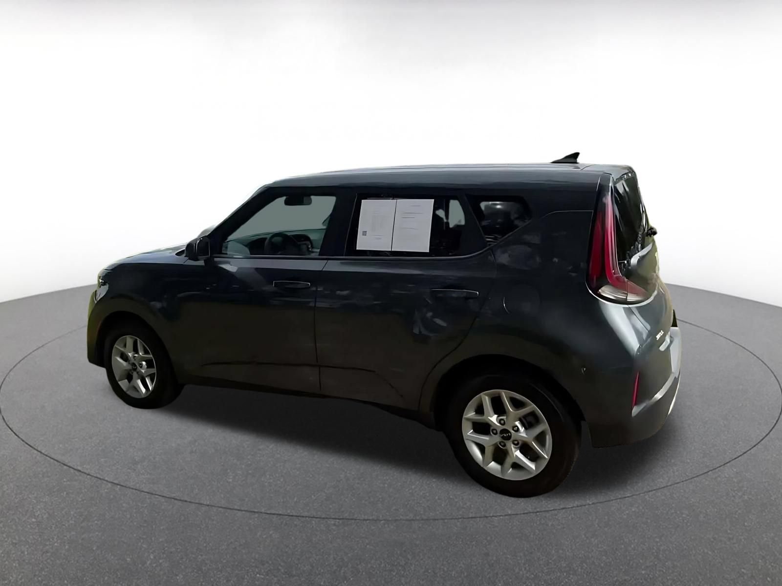 Used 2025 Kia Soul LX w/ LX Technology Package FWD image 9