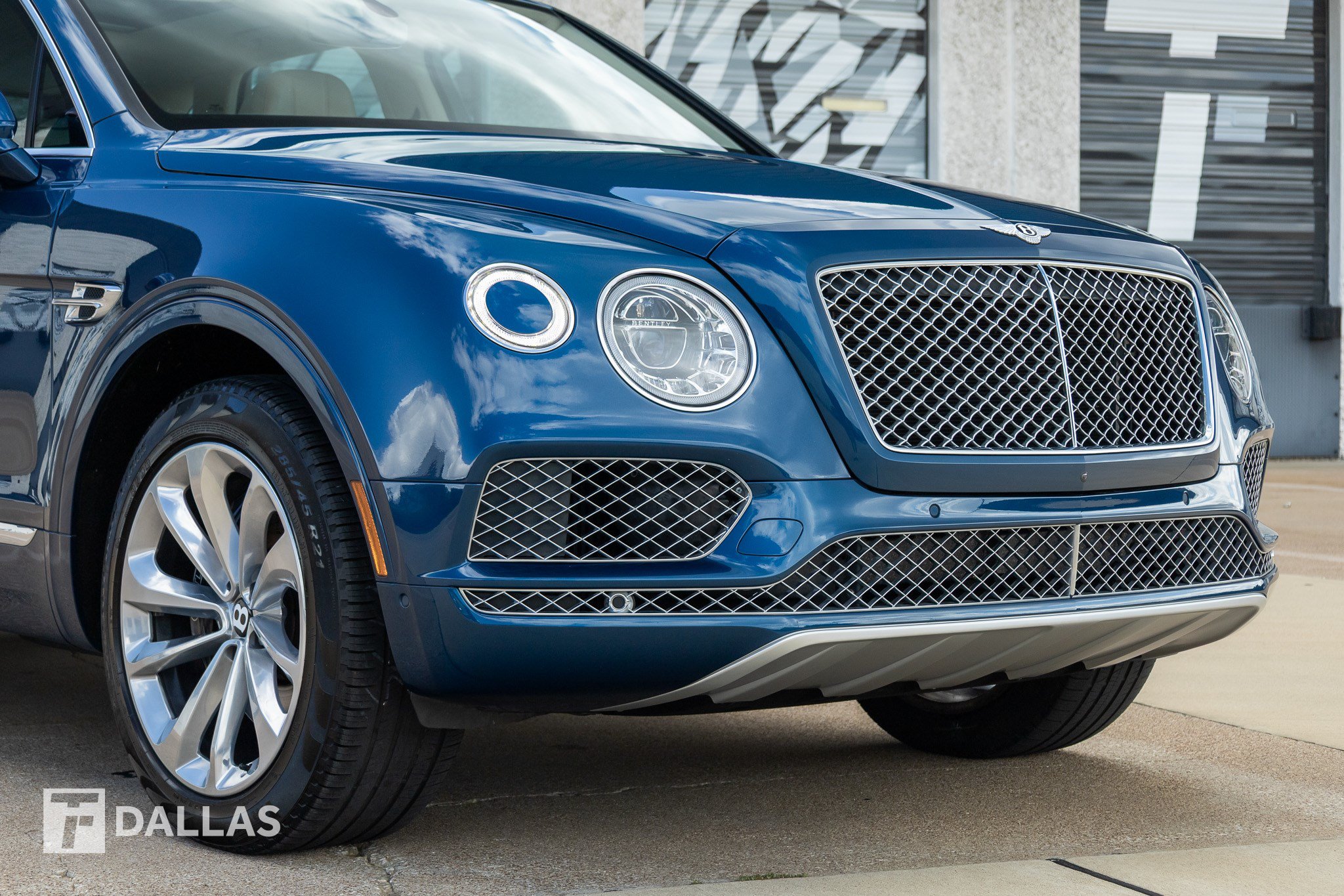 Used 2019 Bentley Bentayga AWD/4WD image 3