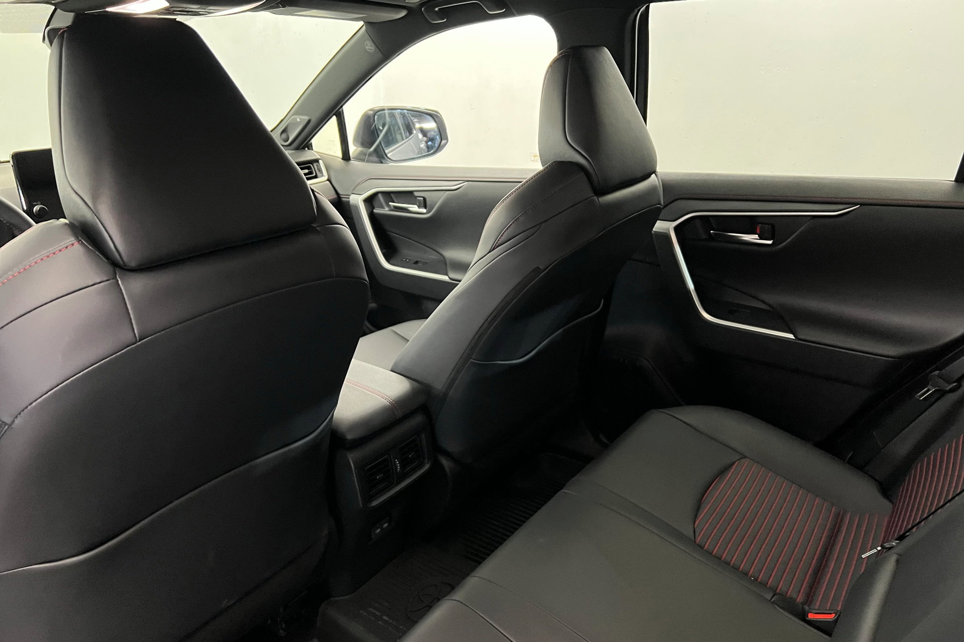 Certified 2025 Toyota RAV4 XSE image 19