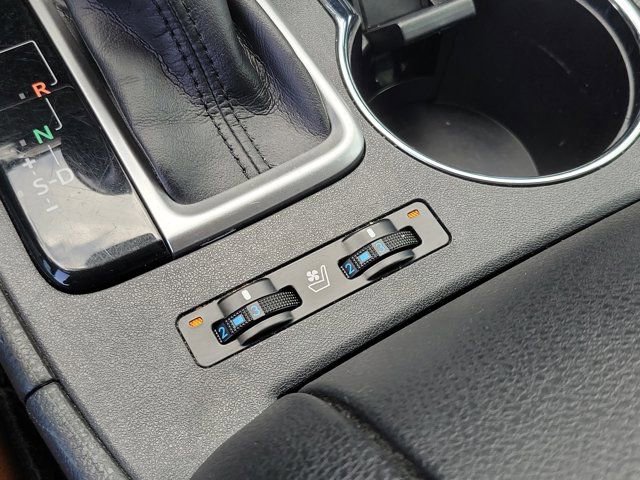 Certified 2019 Toyota Highlander Limited AWD/4WD image 30