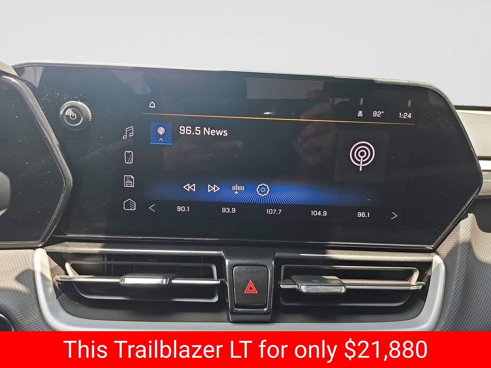 Used 2025 Chevrolet TrailBlazer LT AWD/4WD image 27
