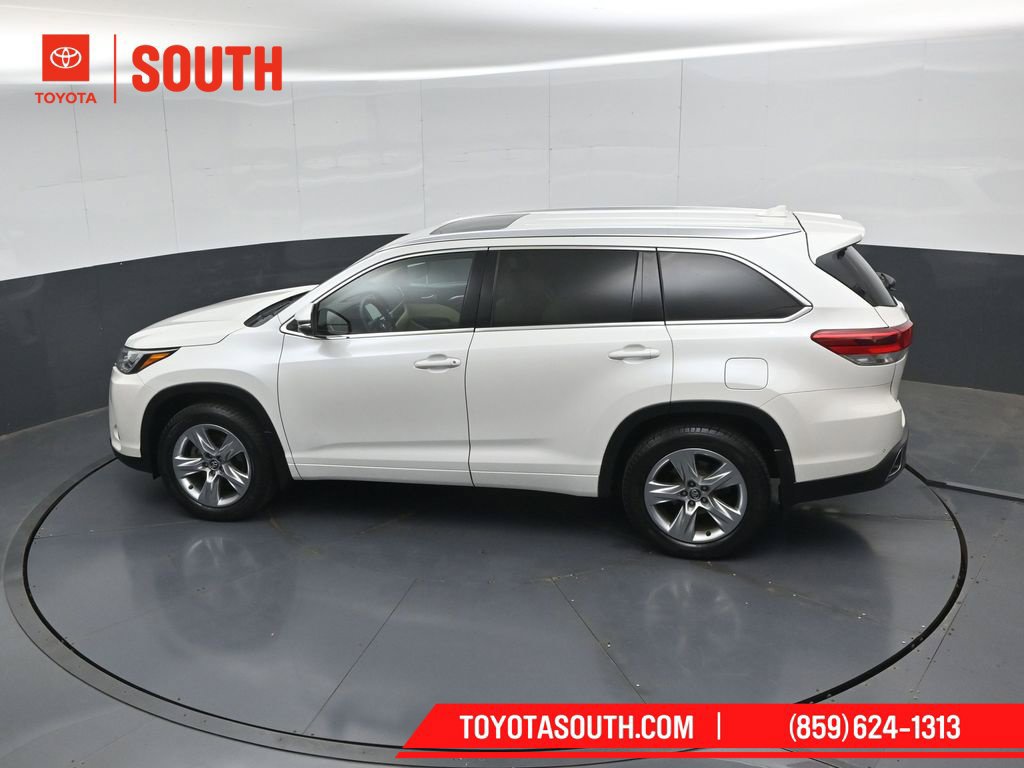 Used 2017 Toyota Highlander Limited AWD/4WD image 55