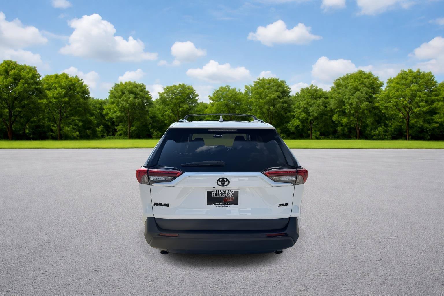 Used 2020 Toyota RAV4 XLE Premium FWD image 8