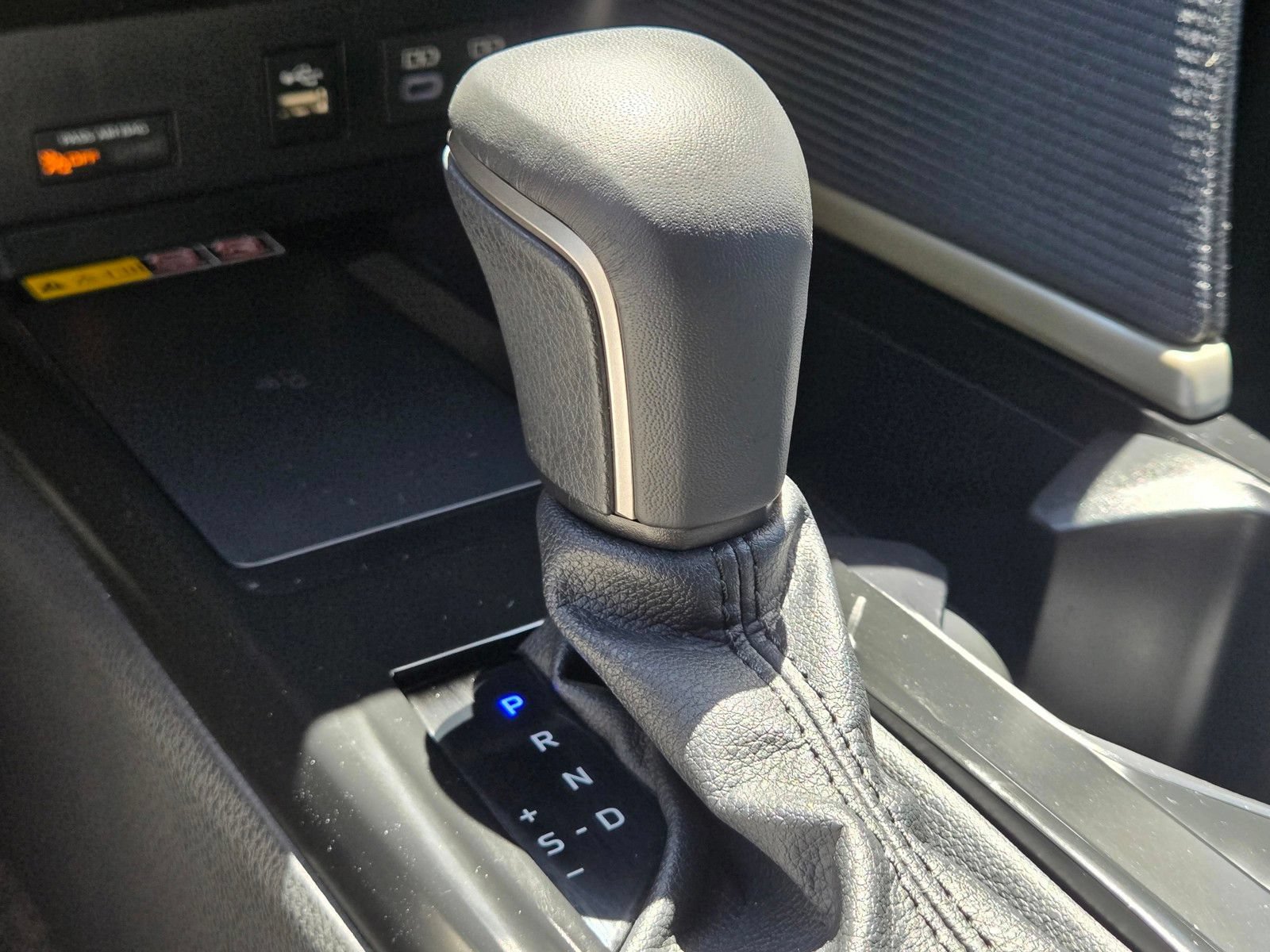 Used 2025 Toyota Camry SE w/ Convenience Package FWD image 24
