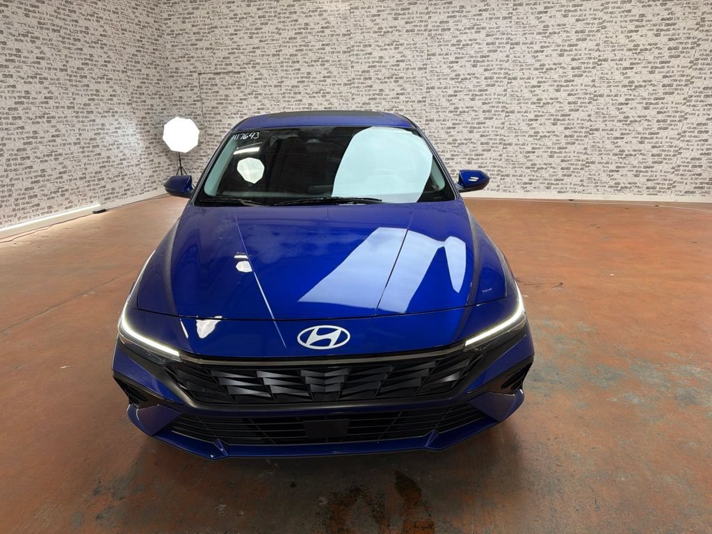 Used 2025 Hyundai Elantra SEL FWD image 2