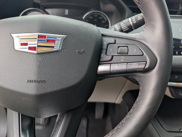 Used 2022 Cadillac XT4 Luxury w/ Cold Weather Package FWD image 14