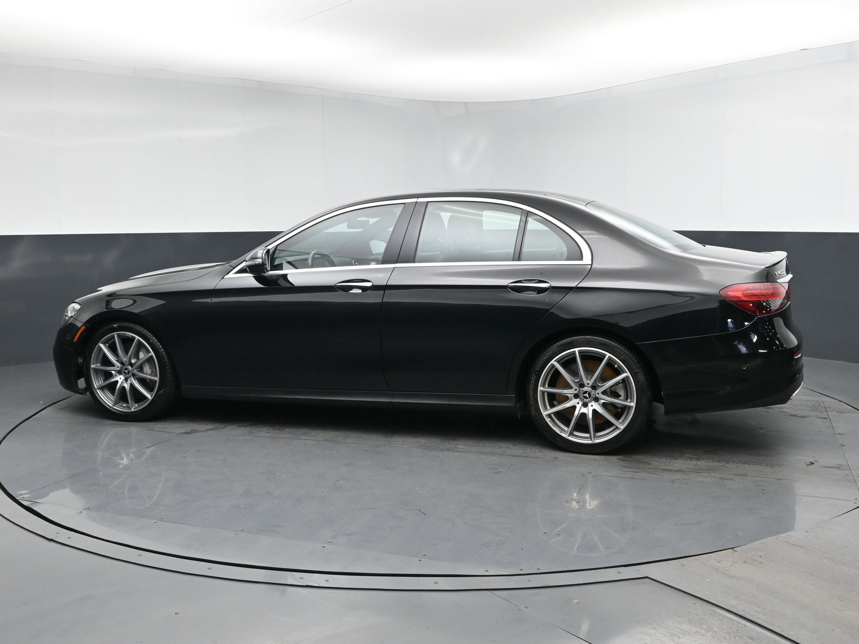 Used 2021 Mercedes-Benz E 450 4MATIC Sedan w/ Premium Package image 4