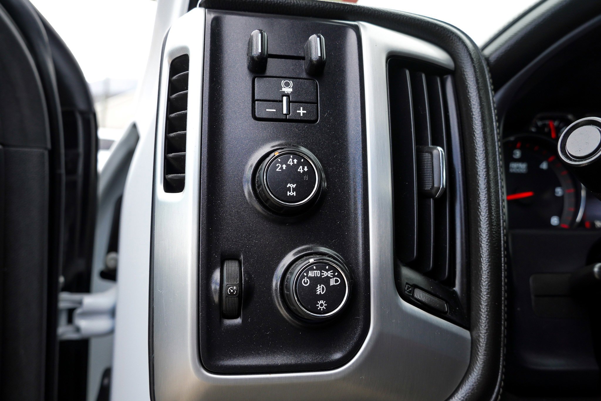 Used 2016 GMC Sierra 2500 SLE w/ SLE Preferred Package AWD/4WD image 18