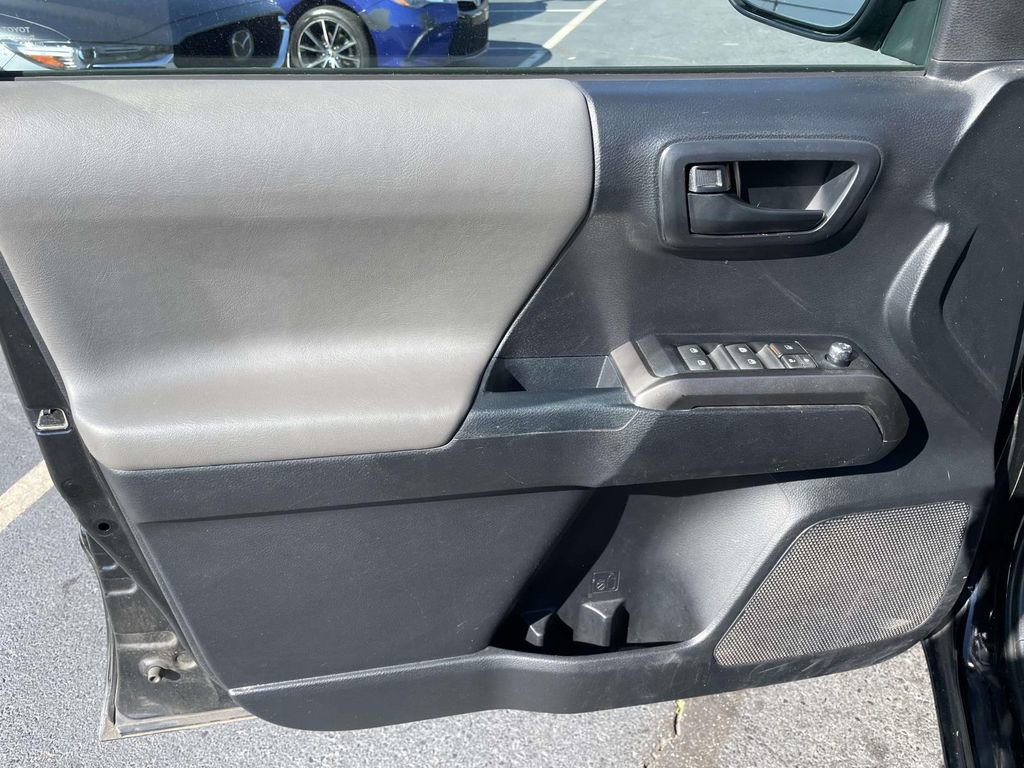 Used 2018 Toyota Tacoma SR5 w/ SR5 Appearance Package (SM) image 25