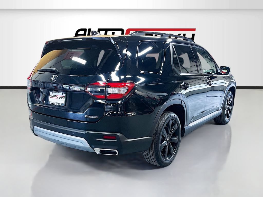 Used 2024 Honda Pilot Touring image 7