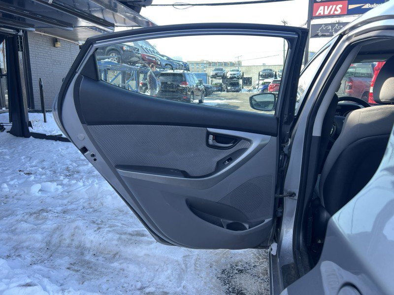 Used 2013 Hyundai Elantra GLS w/ Preferred Pkg image 12