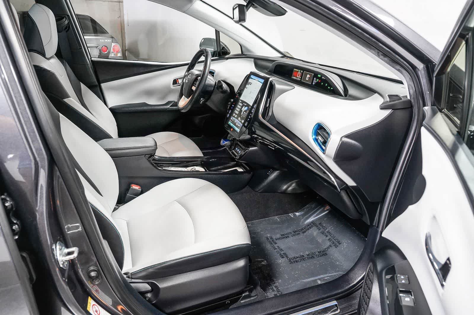 Certified 2018 Toyota Prius Prime Advanced w/ Carpet Mat Package FWD image 17
