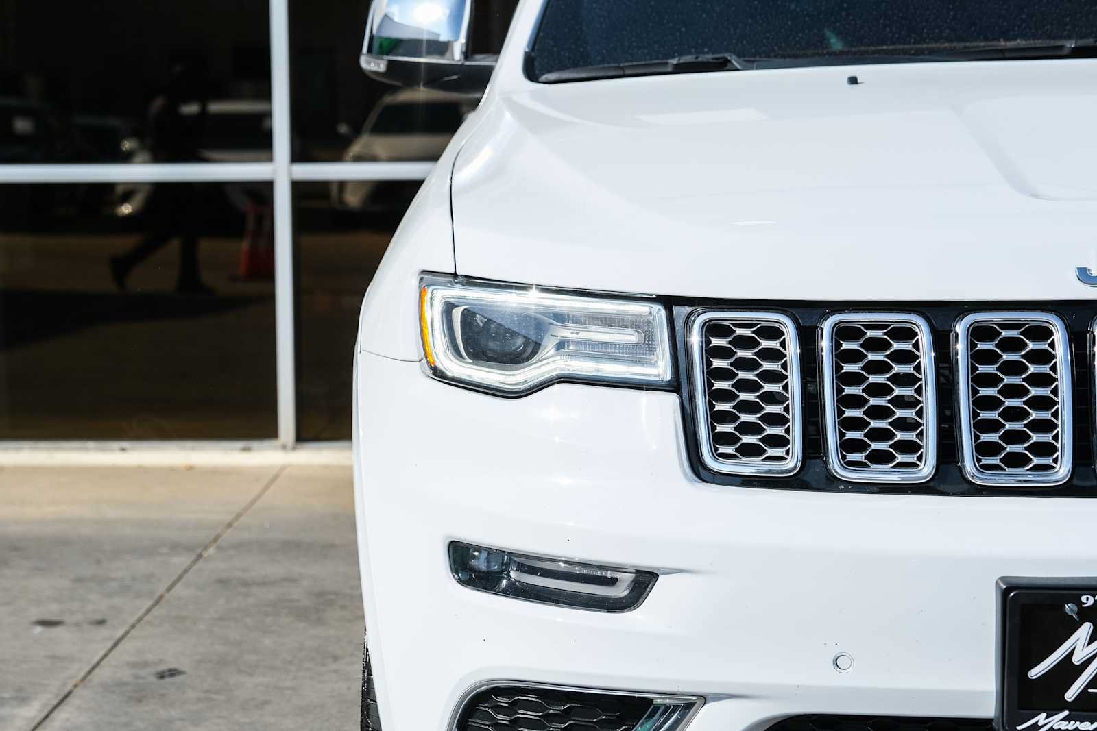 Used 2021 Jeep Grand Cherokee Summit AWD/4WD image 3