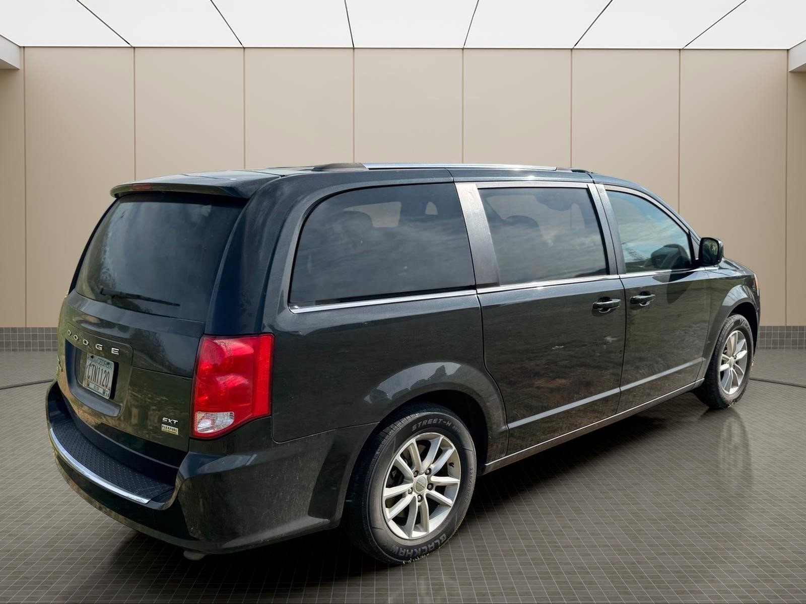 Used 2019 Dodge Grand Caravan SXT image 14