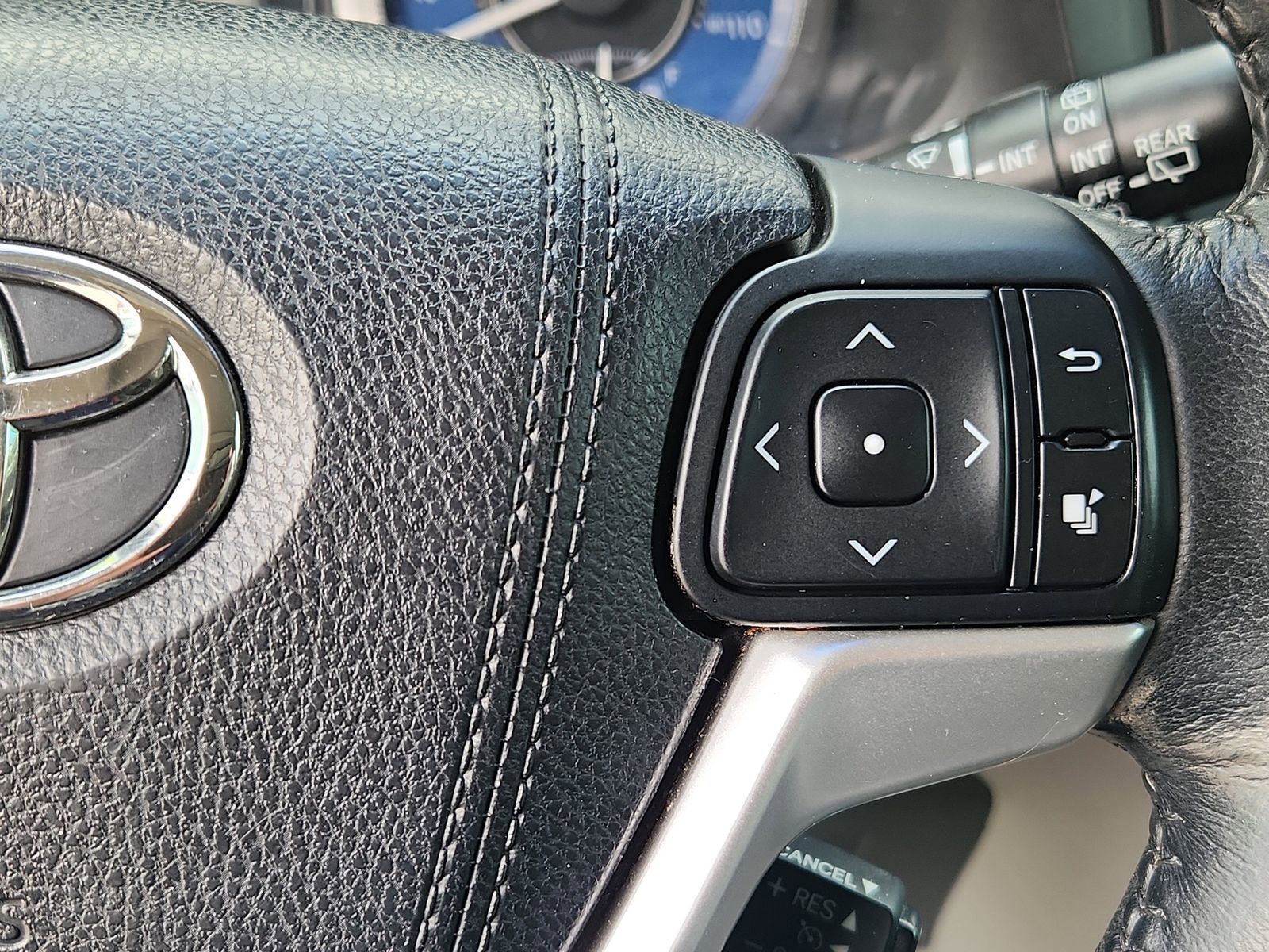 Used 2015 Toyota Sienna XLE FWD image 23