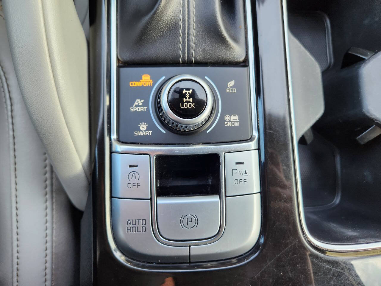 Used 2020 Kia Telluride S w/ S 8 Passenger Seating Package AWD/4WD image 27