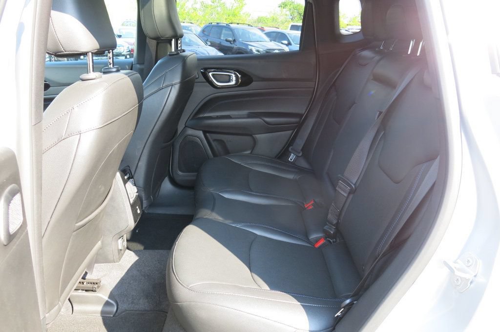 Used 2025 Jeep Compass Limited w/ High Altitude Package AWD/4WD image 15