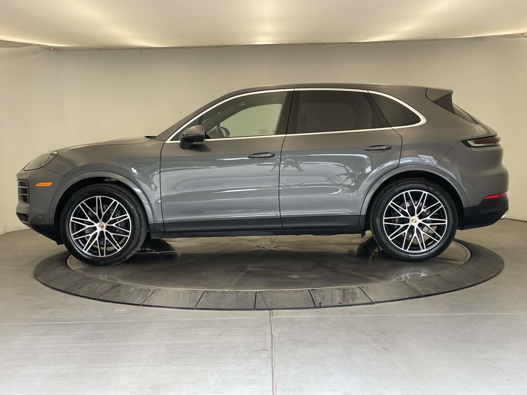 Certified 2025 Porsche Cayenne AWD/4WD image 2