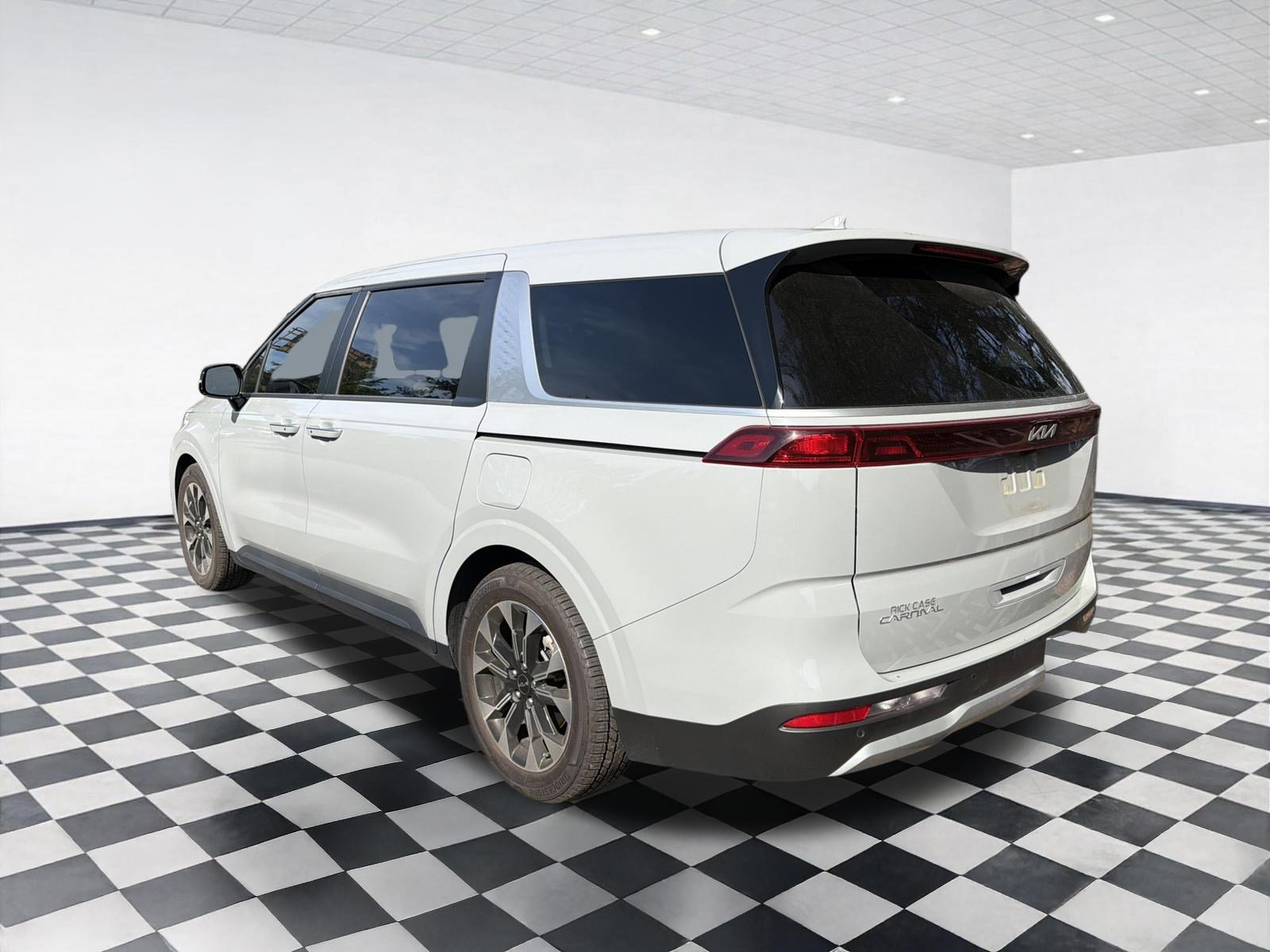Used 2024 Kia Carnival EX FWD image 6