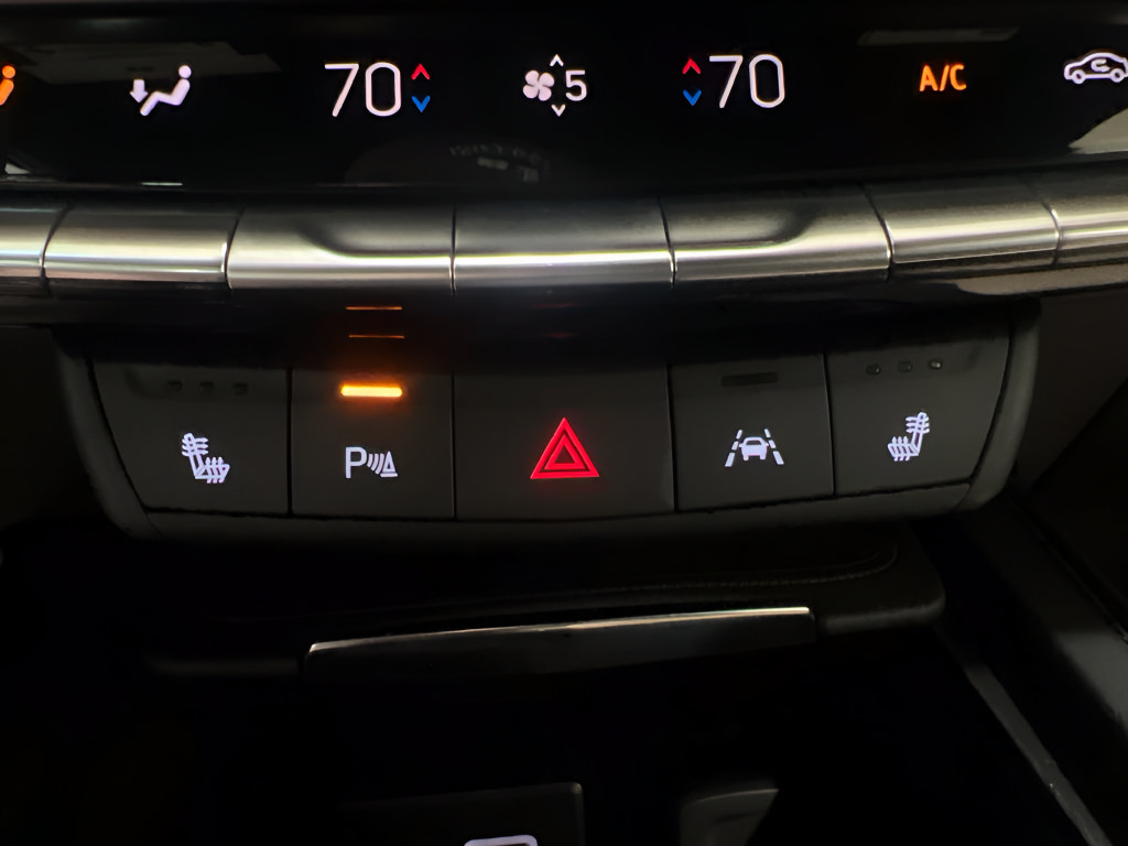 Used 2024 Cadillac XT4 Luxury w/ Cold Weather Package AWD/4WD image 29