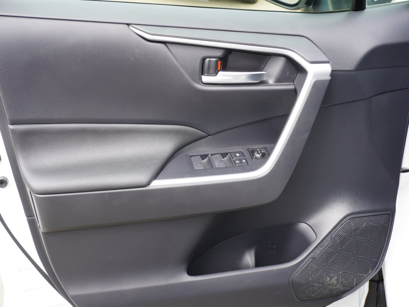 Used 2025 Toyota RAV4 XLE w/ Convenience Package AWD/4WD image 20