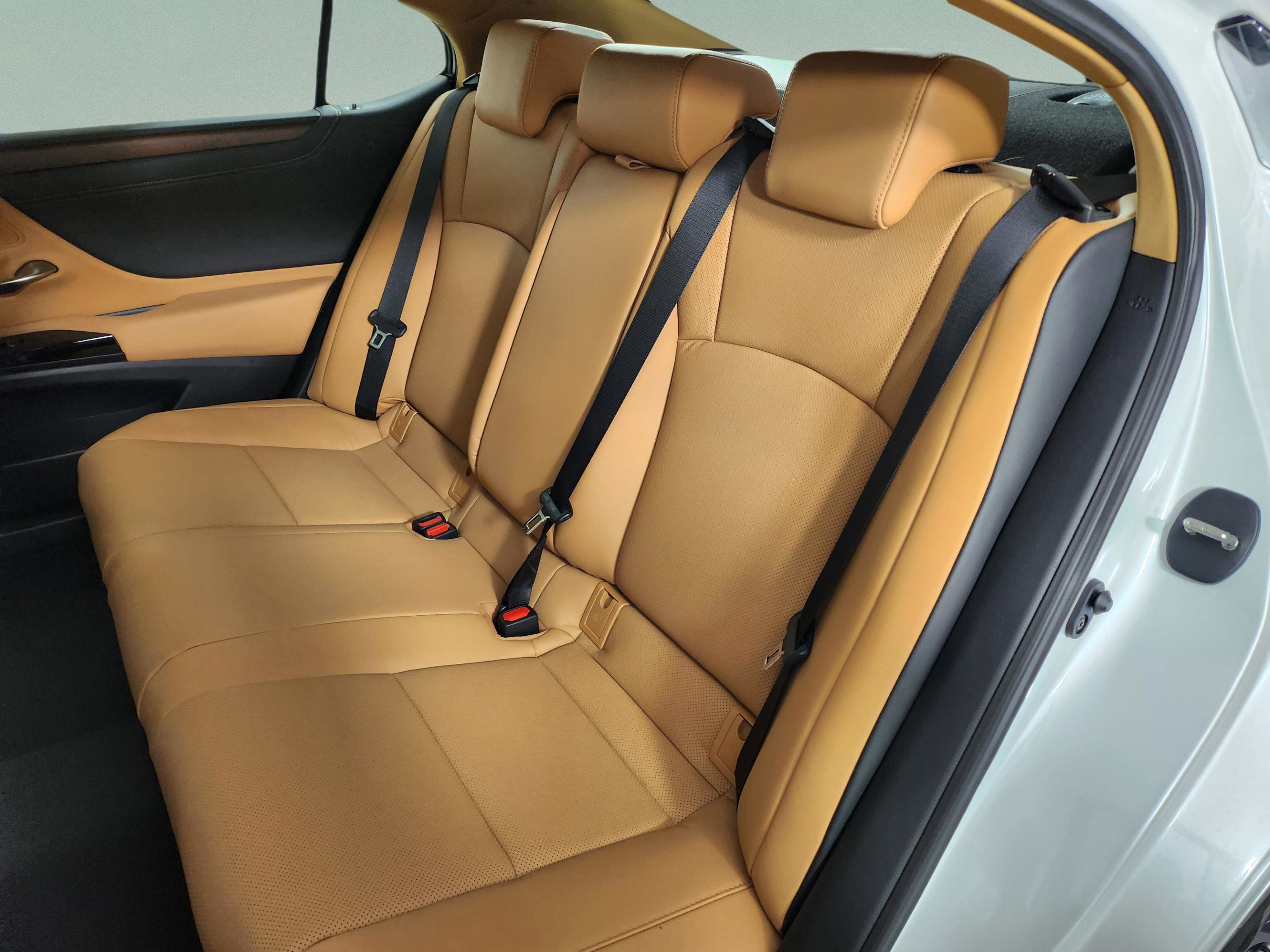 New 2025 Lexus ES 300h w/ Premium Package image 30