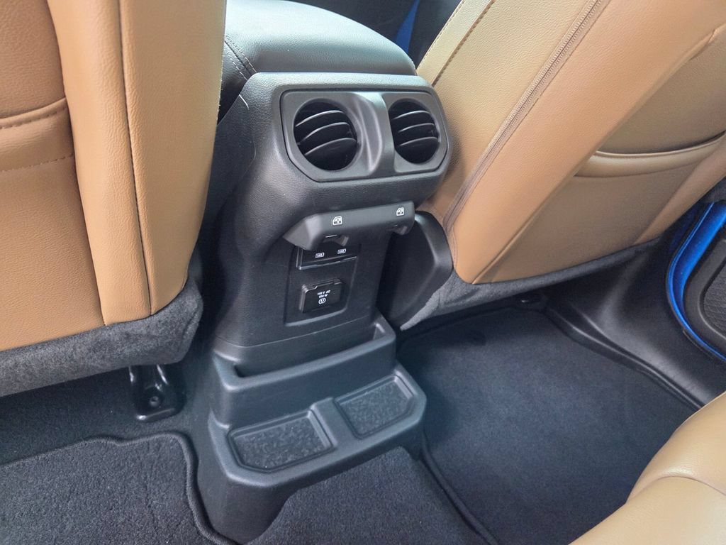 Used 2022 Jeep Wrangler Unlimited Sahara w/ LED Lighting Group AWD/4WD image 9