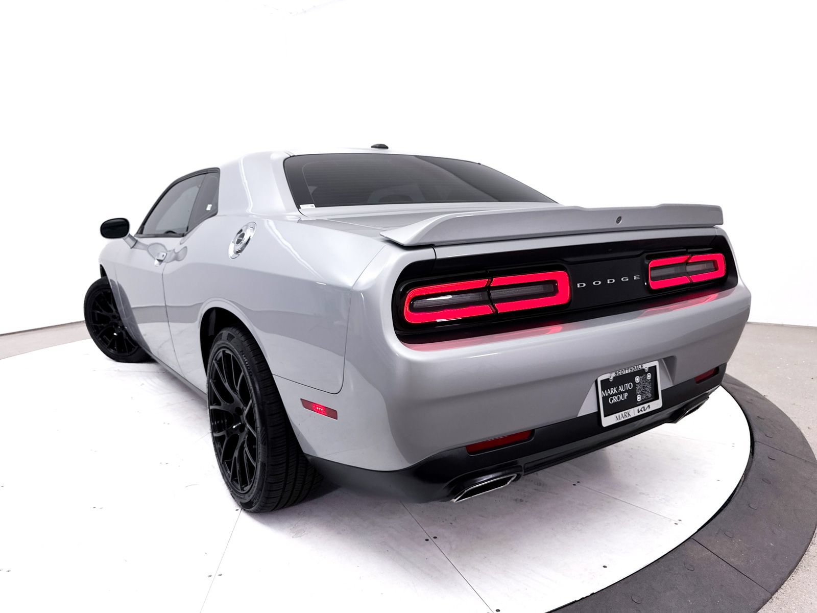 Used 2019 Dodge Challenger SXT RWD image 6