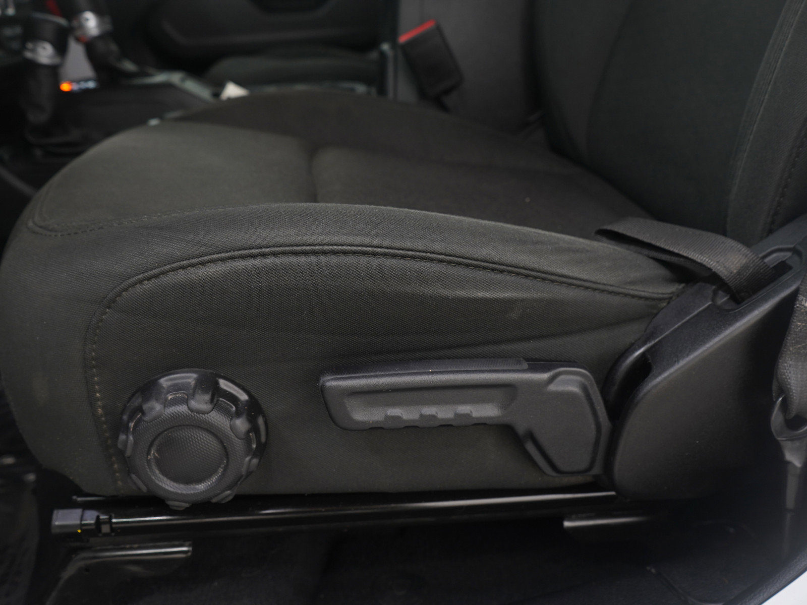 Used 2023 Jeep Wrangler Sport image 23