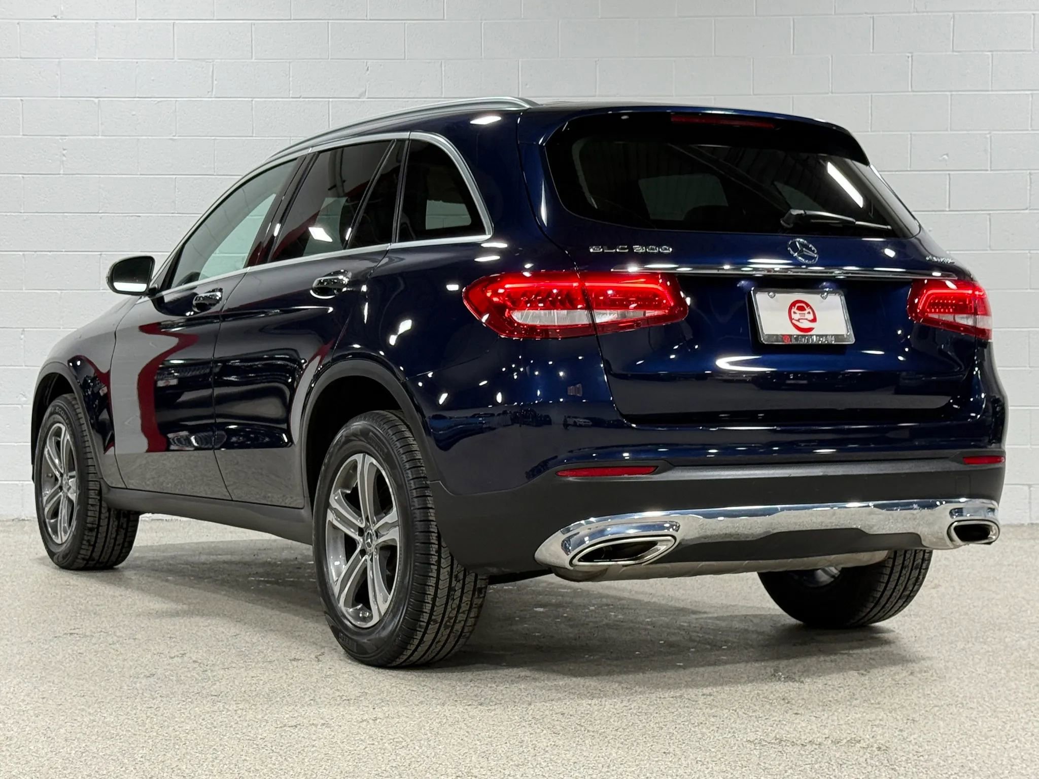 Used 2019 Mercedes-Benz GLC 300 4MATIC w/ Premium Package image 8