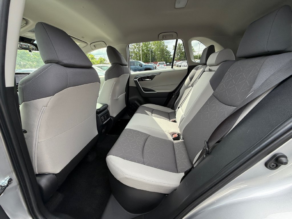 Used 2025 Toyota RAV4 XLE AWD/4WD image 22