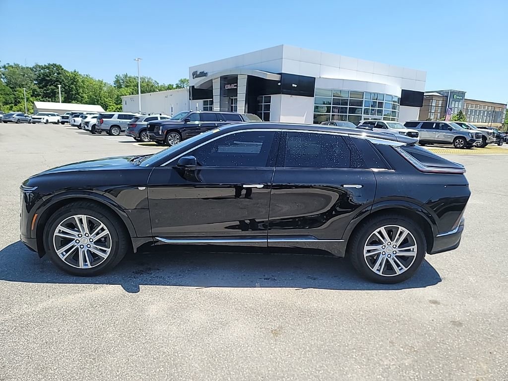 Certified 2024 Cadillac Lyriq Tech w/ Driver Assist Package AWD/4WD image 4