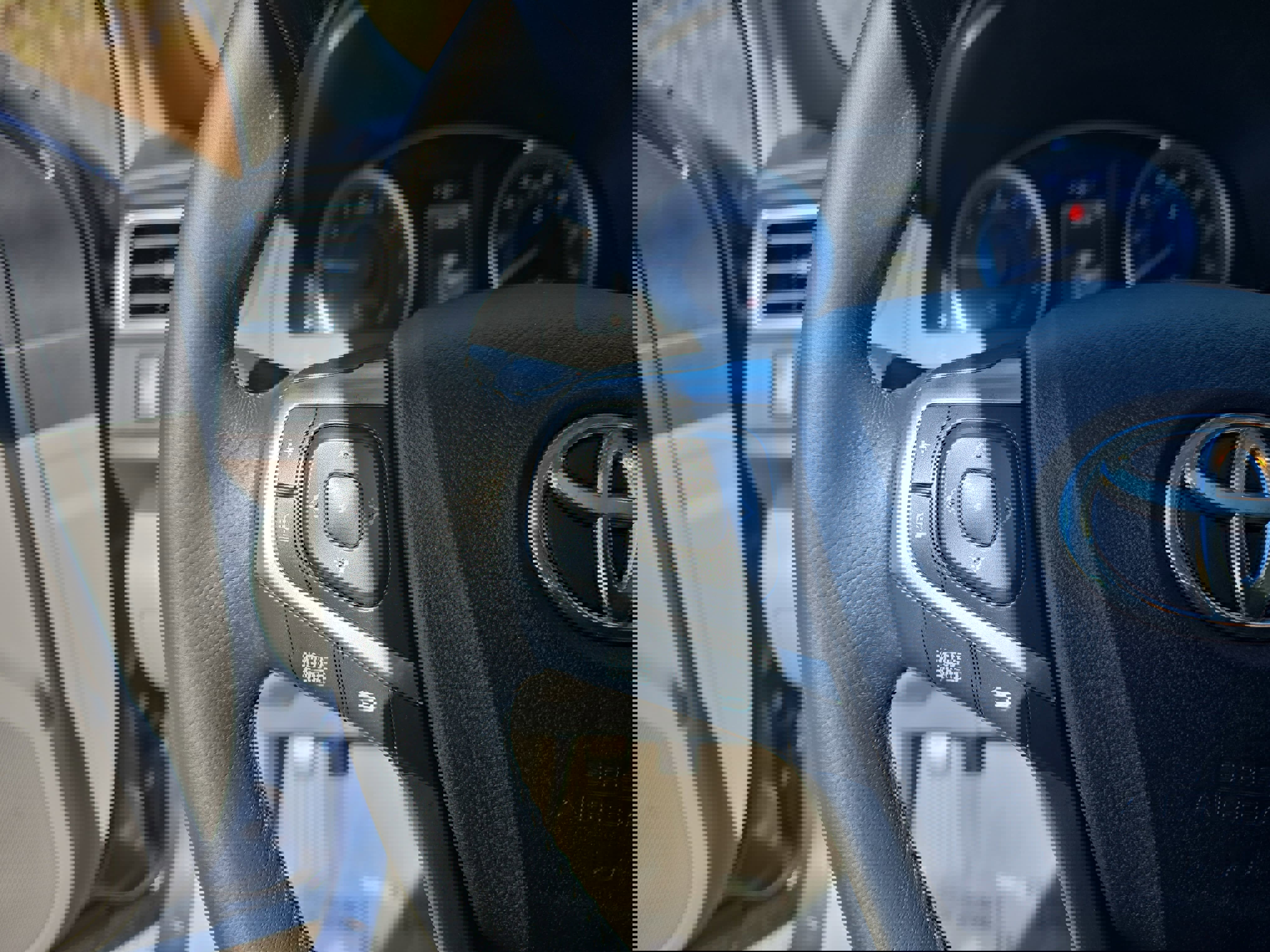 Used 2015 Toyota Camry XLE w/ Advanced Technology Package image 16