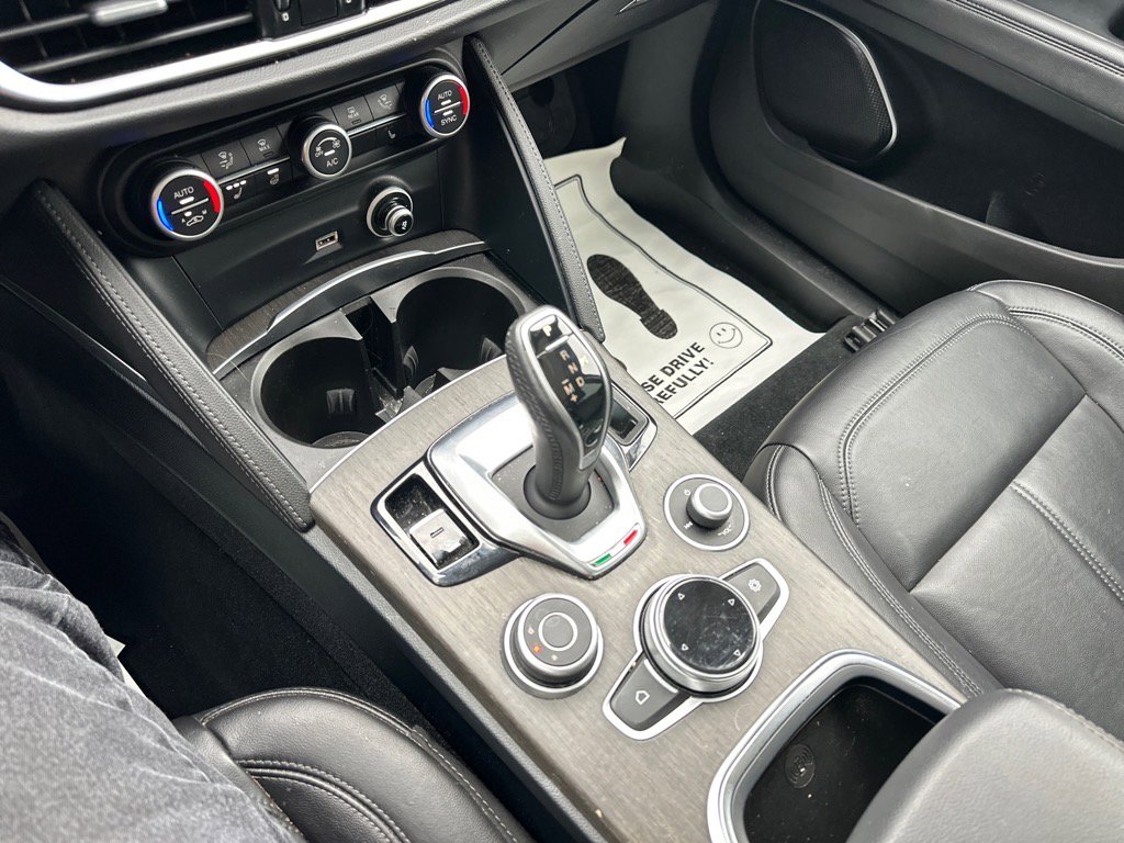 Used 2021 Alfa Romeo Stelvio Ti image 21