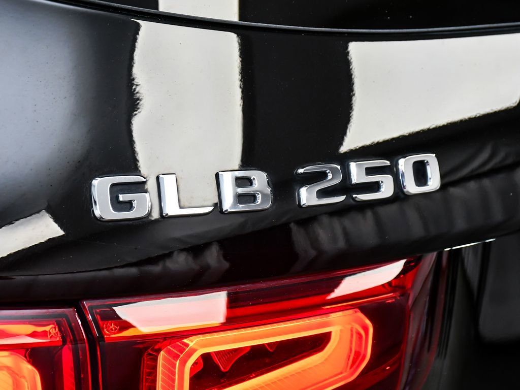 Used 2023 Mercedes-Benz GLB 250 4MATIC w/ Premium Package image 97
