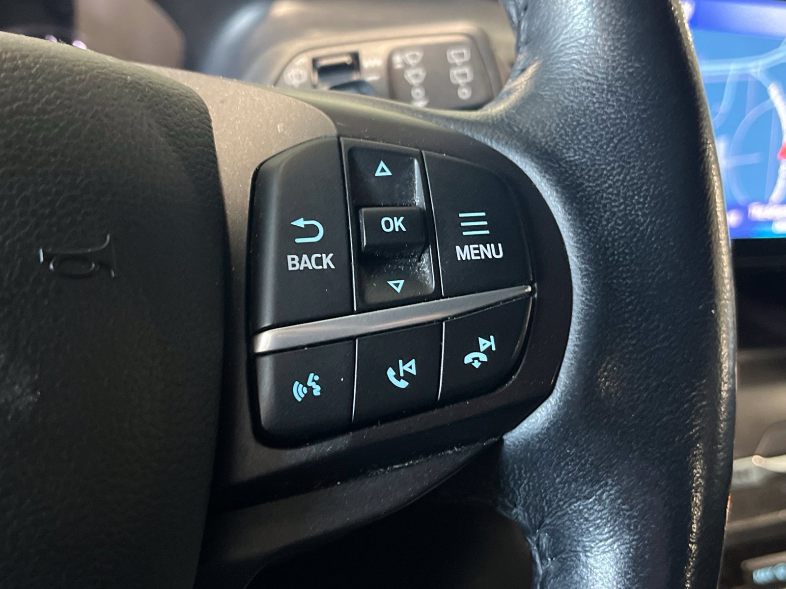 Used 2020 Ford Explorer XLT w/ Equipment Group 202A AWD/4WD image 27
