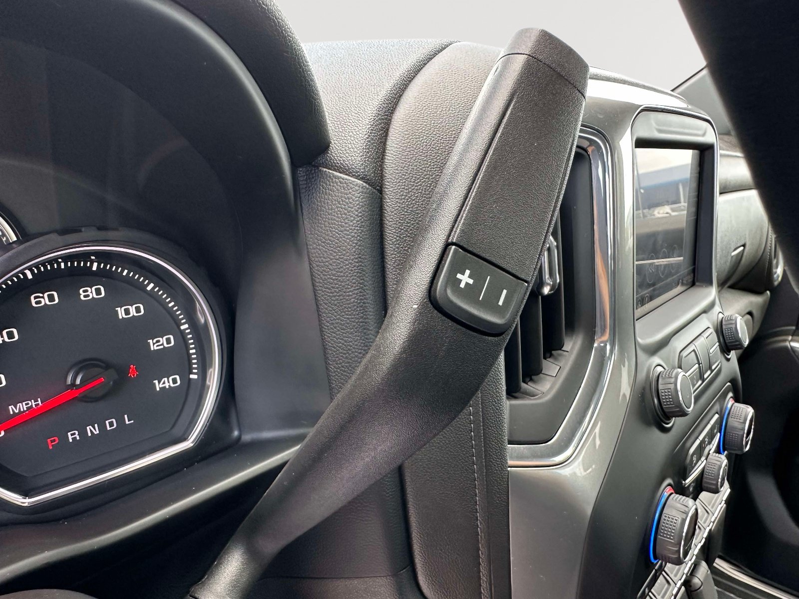 Used 2022 Chevrolet Silverado 1500 LT AWD/4WD image 15