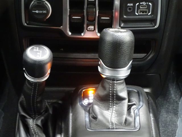 Used 2024 Jeep Wrangler Sahara image 33