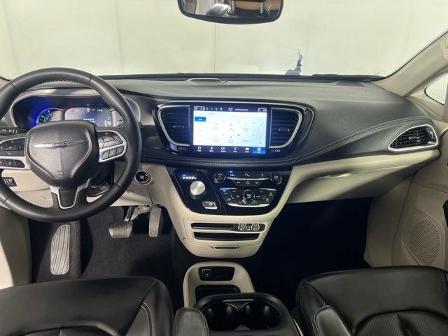 Certified 2023 Chrysler Pacifica Touring-L FWD image 23