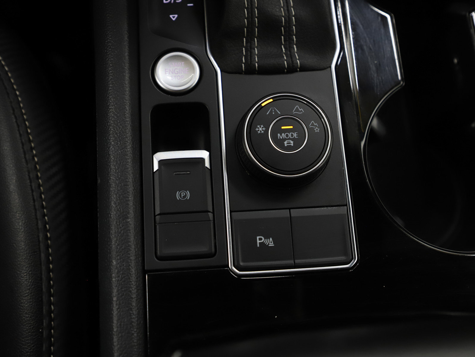 Used 2022 Volkswagen Atlas Cross Sport SEL R-Line image 25