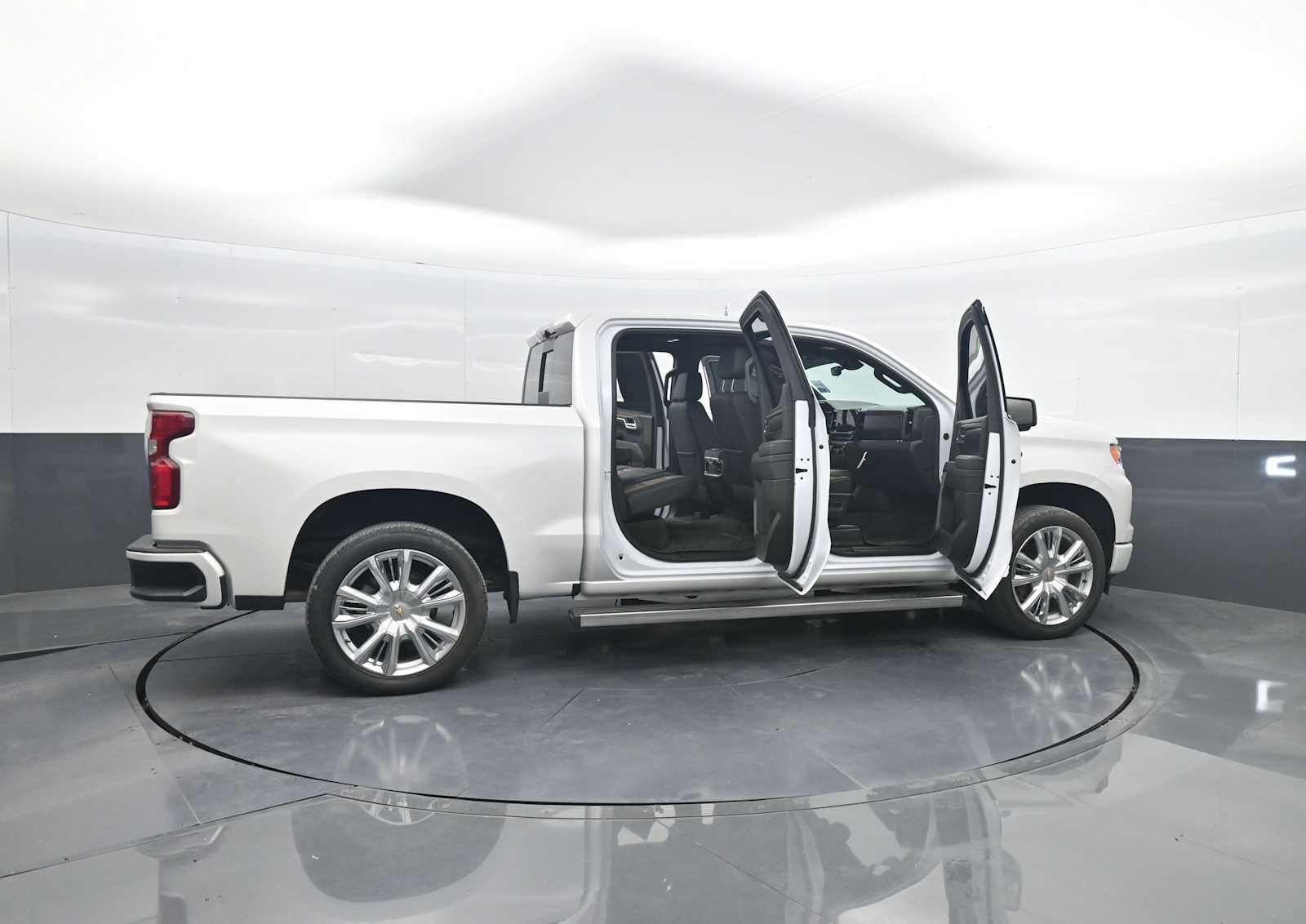 Used 2024 Chevrolet Silverado 1500 High Country w/ High Country Premium Package AWD/4WD image 51