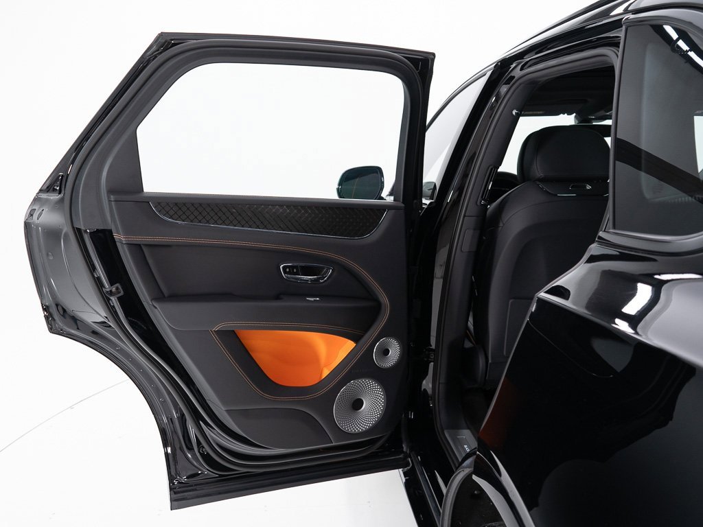Used 2025 Bentley Bentayga image 21
