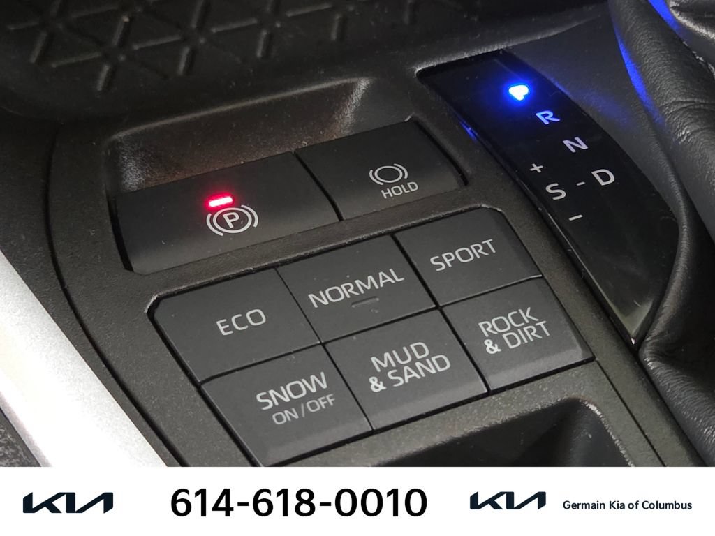 Used 2021 Toyota RAV4 LE AWD/4WD image 31