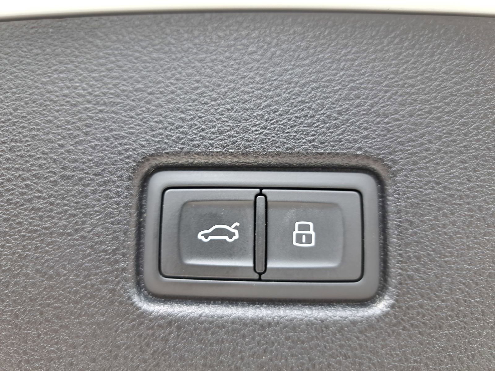 Used 2021 Audi Q5 2.0T Premium w/ Convenience Package image 13