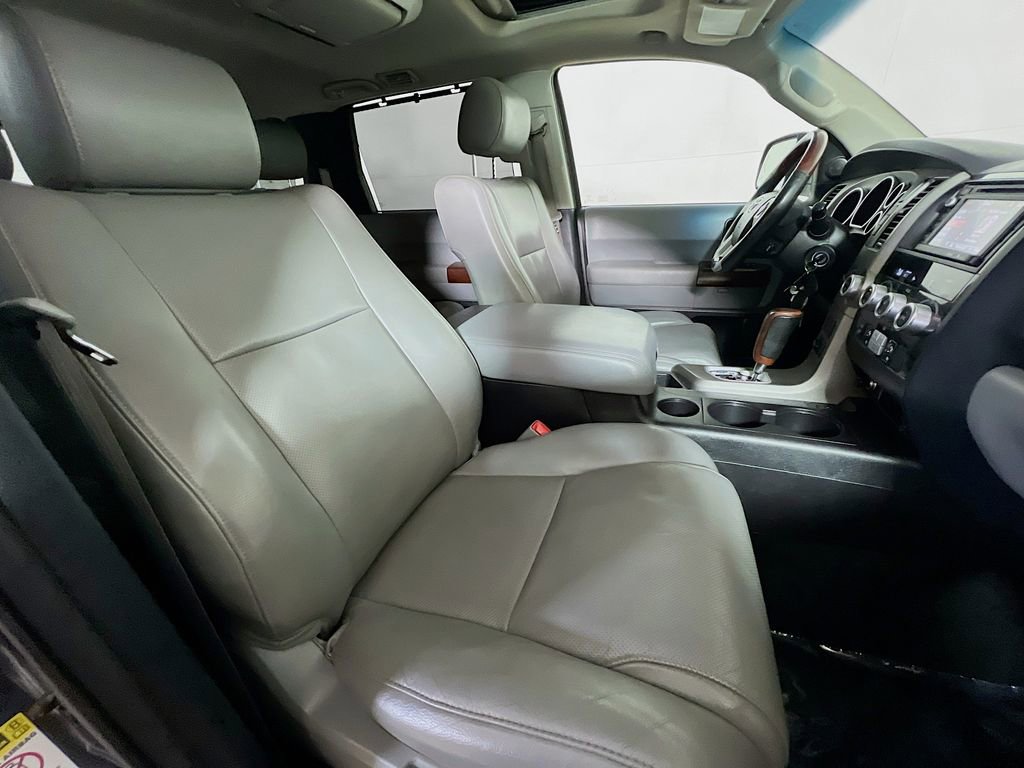 Used 2015 Toyota Sequoia Platinum image 26