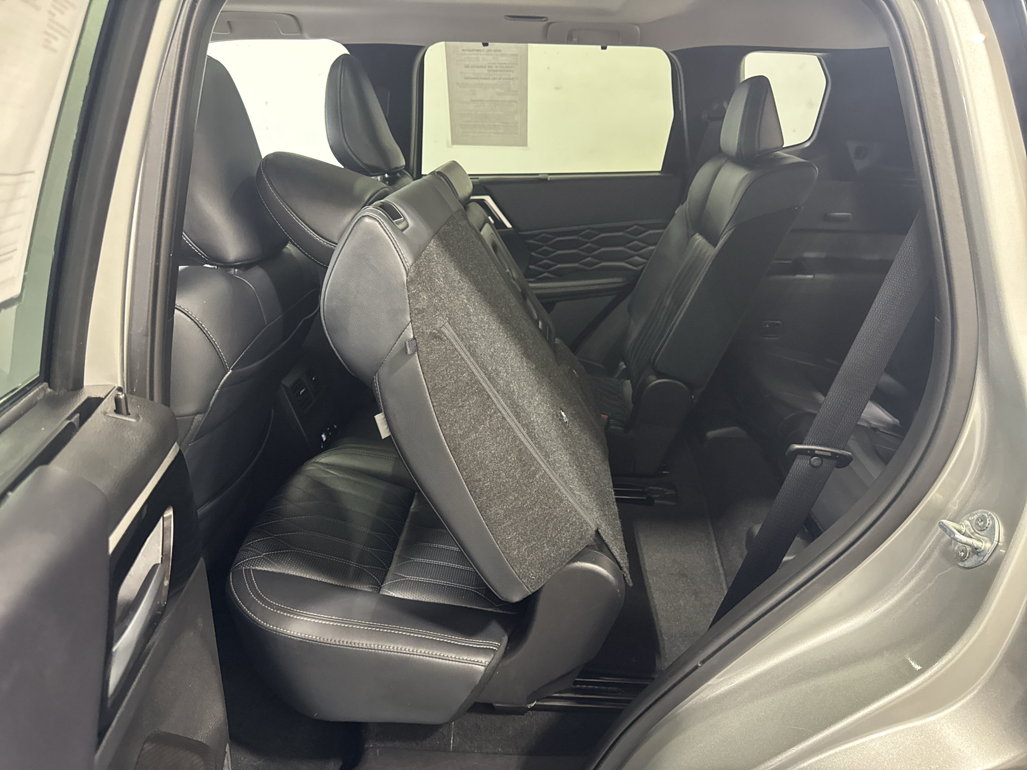 Used 2025 Mitsubishi Outlander SEL AWD/4WD image 30