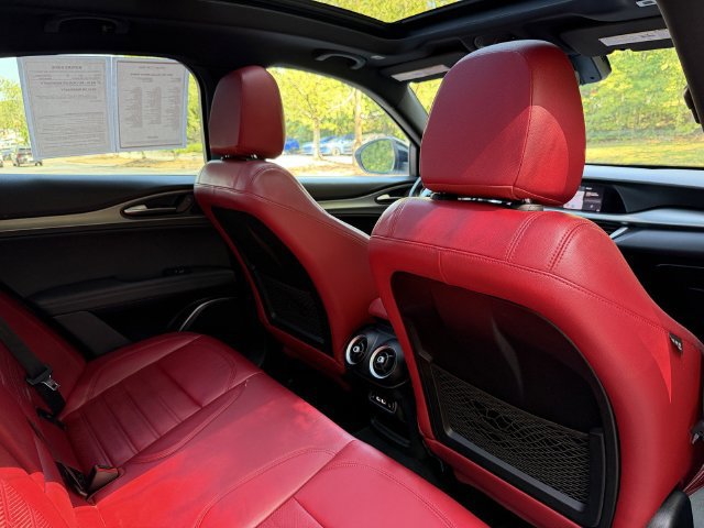 Used 2022 Alfa Romeo Stelvio Veloce AWD/4WD image 28